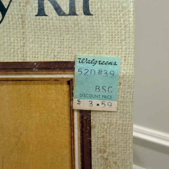 VINTAGE Embroidery Kit NWT with Colorful Birds Design - Picture 2 of 6